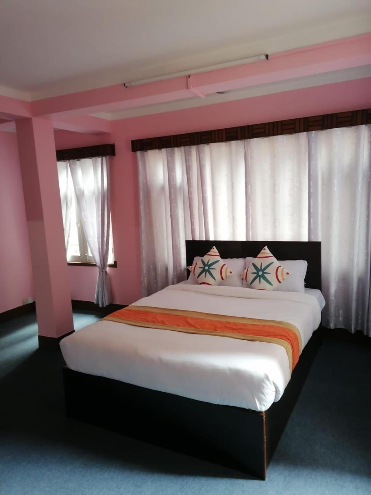 Andrew Home Kathmandu Esterno foto